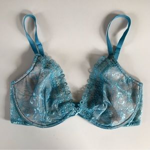 Victoria’s Secret • 34DD • Very Sexy Unlined Plunge Lace Bra